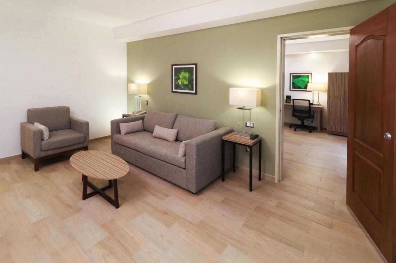 Wyndham Garden Monterrey Valle Real Eksteriør bilde