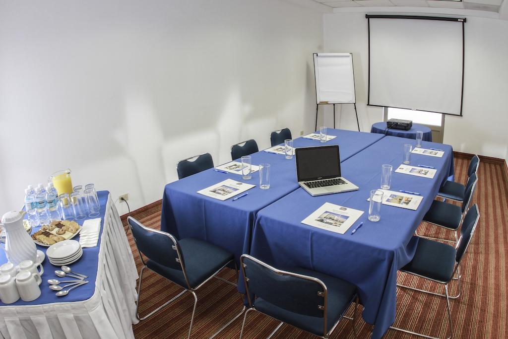 Wyndham Garden Monterrey Valle Real Business bilde